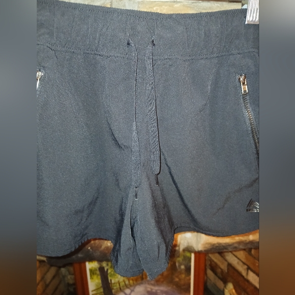 Reebox Black Athletic Shorts with Zip Pockets Small Euc - Picture 5 of 7